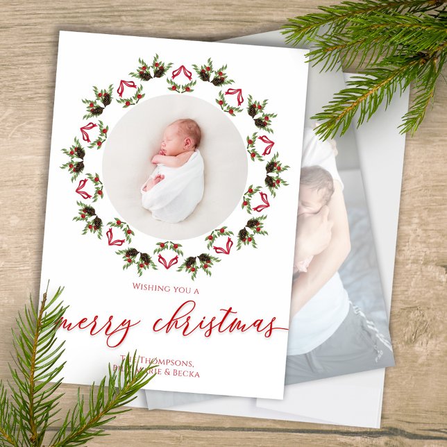 Tarjeta Festiva Feliz guión navideño rojo y verde foto (Merry Christmas Calligraphy script mandala wreath design photo card. )
