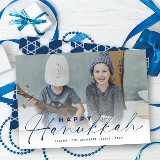 Tarjeta Festiva Feliz Hanukkah escritura moderna de escritura a ma