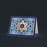 Tarjeta Festiva Feliz Hanukkah. Estrella de David y Menorah<br><div class="desc">Feliz Hanukkah / Feliz Chanukah. Relieve metalizado dorado Estrella de David y Cartas de Saludo de personalizable Menorah. Tarjetas y regalos coincidentes disponibles en la categoría Festividades Judías / Hanukkah de nuestra tienda.</div>