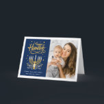 Tarjeta Festiva Feliz Hanukkah Peace Love Latkes Foto de Luces<br><div class="desc">Envíe sus deseos con esta tarjeta de fotos de vacaciones que incluye un guión y símbolo de Hanukkah Feliz impresionante para resaltar su mensaje de bienvenida.</div>