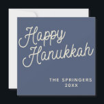 Tarjeta Festiva Feliz Hanukkah | Tipografía retro simple en azul<br><div class="desc">Simple Happy Hanukkah saludo escrito en un divertido estilo de escritura retro con letras en un fondo azul oscuro,  personalizado con tu nombre.</div>