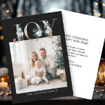 Tarjeta Festiva ¡Feliz Navidad! Moderno, oro negro, foto<br><div class="desc">Tarjeta de vacaciones fotográficas "Joy-Merry Christmas". Celebra la alegría de la temporada de vacaciones con esta tarjeta de foto de personalizable, muy bien diseñada. El elegante fondo negro encuadra perfectamente tu foto personal de familia, haciendo que tus saludos de vacaciones destaquen con estilo. En la parte superior, la palabra "JOY"...</div>