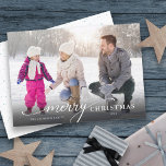 Tarjeta Festiva Feliz Navidad, Navidades de fotografía con escritu<br><div class="desc">Esta moderna tarjeta de Navidades fotográficos mínima ofrece una foto horizontal que llena la parte delantera de la tarjeta. El mensaje "Feliz Navidad" aparece en blanco encima de la foto, destacando la palabra "alegría" en un guión elegante. La parte trasera de la tarjeta es la sutil nieve azul claro. Fotografía...</div>