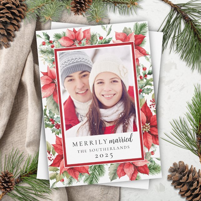 Tarjeta Festiva Festividad de Poinsettia Floral Merrily Casada Inv (elegant red poinsettia floral merrily married newlywed christmas cards with personal message on back)