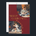 Tarjeta Festiva Festividad moderna en arte navideño<br><div class="desc">Los días de sus amigos y seres queridos serán alegres y brillantes cuando reciban estas brillantes,  festivas tarjetas de Navidad rojas y doradas Feliz Navidad esta temporada de fiestas.</div>