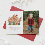 Tarjeta Festiva Festividad Navidades de fotografía de la casa Ging<br><div class="desc">Feliz Navidad | Envíe saludos de vacaciones a la familia y amigos con esta tarjeta de Navidades de personalizable. Cuenta con una casa de pan de jengibre decorada con latas de dulces, menta, caramelos y más. Personalice agregando sus detalles. Esta tarjeta de Navidades de fotos está disponible en otros cartones....</div>