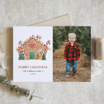 Tarjeta Festiva Festividad Navidades de fotografía de la casa Ging<br><div class="desc">Feliz Navidad | Envíe saludos de vacaciones a la familia y amigos con esta tarjeta de Navidades de personalizable. Cuenta con una casa de pan de jengibre decorada con latas de dulces, menta, caramelos y más. Personalice agregando sus detalles. Esta tarjeta de Navidades de fotos está disponible en otros cartones....</div>