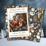 Tarjeta Festiva Festividades y Navidades celebran foto familiar<br><div class="desc">Tarjetas de Navidad personalizadas con una foto familiar. Antecedentes festivos de las vacaciones de los hombres de nieve de bonito azul y oro.</div>