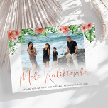 Tarjeta Festiva Fiesta Tropical Hawaiana Mele Kalikimaka<br><div class="desc">Desee a sus amigos y familia una feliz Navidad con estas modernas tarjetas de navidades fotográficos de mele kalikimaka. Con un fondo blanco, el guión dice 'MELE KALIKIMAKA', tu foto familiar favorita rodeada de flores tropicales, hojas de palma y personalizada con un mensaje de bienvenida tu nombre familiar y el...</div>