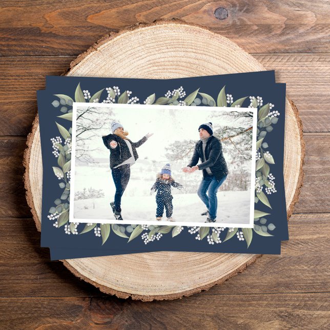 Tarjeta Festiva Floral azul de la Marina Festejos felices (Happy Holiday Custom Photo Card with winter greenery.)