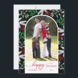 Tarjeta Festiva Foto arqueada Greenery Black Happy Holidays Card<br><div class="desc">Esta tarjeta de felicitación de vacaciones plana cuenta con una moderna foto abovedada acentuada con un borde de vegetación invernal y bayas. El diseño ofrece un texto de guión elegante "happy Holidays" y un fondo negro. Fotografía © Storytree Studios,  Stanford,  CA</div>