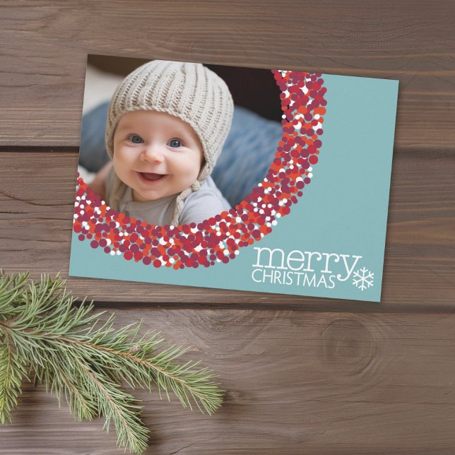 Tarjeta Festiva Foto: Berry Wreath rojo verde azulado - borde circ (1 Photo Christmas Card with a Whimsical Berry Wreath Border)