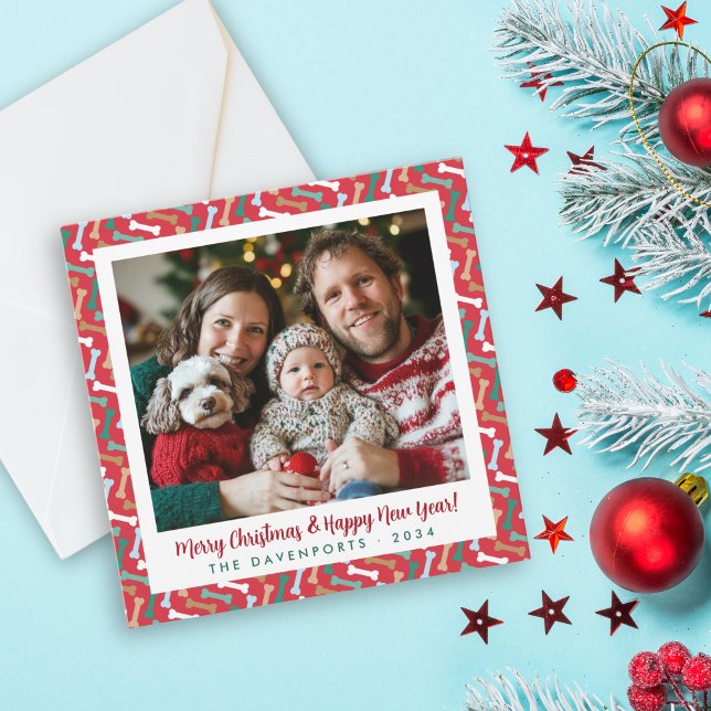 Tarjeta Festiva Foto clásica de la familia del patrón óseo de perr (Classic Red & Teal Dog Bone Pattern Family Photo Holiday Card)