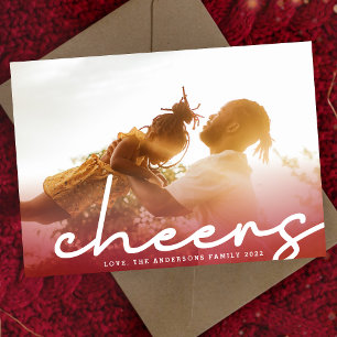 Tarjeta Festiva Foto con gradiente rojo escrita a mano CHEERS MODE