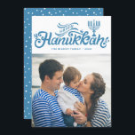 Tarjeta Festiva Foto con letras de la mano de Light Blue Happy Han<br><div class="desc">Tarjeta de festividad floral con letras de color azul claro Happy Hanukkah | Enviar saludos de Hanukkah a la familia y amigos con esta tarjeta plana de vacaciones de personalizable. Incluye escritura con letras de color azul claro con ilustracion menorah. Hay otros colores disponibles.</div>