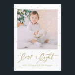 Tarjeta Festiva Foto de Amor y Letras Ligeras Feliz Hanukkah<br><div class="desc">¡Feliz Hanukkah! Envíe saludos y deseos de vacaciones a la familia y amigos con esta tarjeta de festividad fotográfica. Presenta la cita de caligrafía de pincel 'Amor y Luz' con acentos de estrellas. Personalice agregando nombres,  mensajes y fotos. Este diseño está disponible como tarjeta plana,  tarjeta plegada y postal.</div>