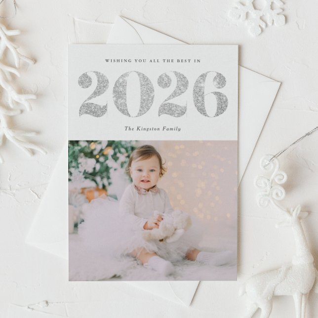 Tarjeta Festiva Foto de Año Nuevo feliz 2025 de la Purpurina Faux  (Customizable photo 2026 Happy New Year card featuring festive faux silver foil glitter.)