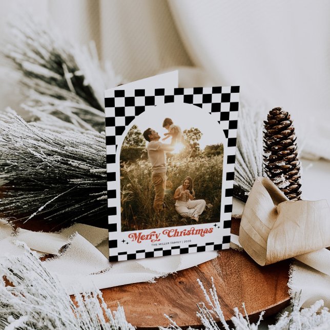 Tarjeta Festiva Foto de Arco bajo control de Groovy Retro (Retro Checkered Arch Photo Family Christmas Card)