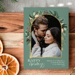 Tarjeta Festiva Foto de Arco de Oro de Sage Greenery, guión de mod<br><div class="desc">Este diseño presenta un moderno arco verde con un delicado marco dorado purpurina y pinceladas doradas con una sola foto vertical y un patrón verde purpurina en la parte posterior. Para realizar cambios avanzados, seleccione la opción 'Hacer clic en el personalizar más adelante' en la sección 'Personalizar esta plantilla'. Aquí...</div>