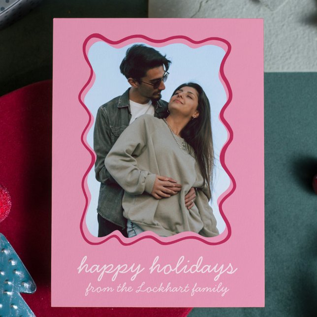 Tarjeta Festiva Foto de borde caprichoso dibujado a mano con ondas (pink wavy border photo holiday christmas card cool whimsical funky modern holiday greeting card)