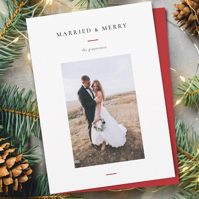 Tarjeta Festiva Foto de casados modernos y felices (Modern Married & Merry Photo Holiday Card)