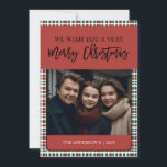 Tarjeta Festiva Foto de Cuadros Elegantes Verdes y Rojos<br><div class="desc">Con un diseño elegante y una tipografía de letra cursiva,  estas tarjetas de fotos de cuadros rojos y verdes siempre están de moda!</div>