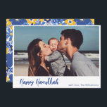 Tarjeta Festiva Foto de escritura simple botánica de Boho Feliz Ha<br><div class="desc">Sencilla escritura moderna Boho Happy Hanukkah Photo Holiday Card con espalda botánica en azul y amarillo</div>