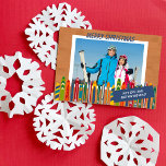Tarjeta Festiva Foto de esquís antiguos con tema de esquí<br><div class="desc">Celebre su amor por el esquí con esta tarjeta de vacaciones de foto personalizada. Cuenta con su saludo personalizado y mensaje de parte,  así como su foto junto con mis ilustraciones de esquís antiguos sobre un fondo marrón claro que parece el revestimiento de madera de un lodge de esquí.</div>