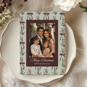Tarjeta Festiva Foto de familia con patrón de lazo de ramita de pi
