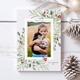 Tarjeta Festiva Foto de Felices Fiestas con Follaje Verde y Bayas 