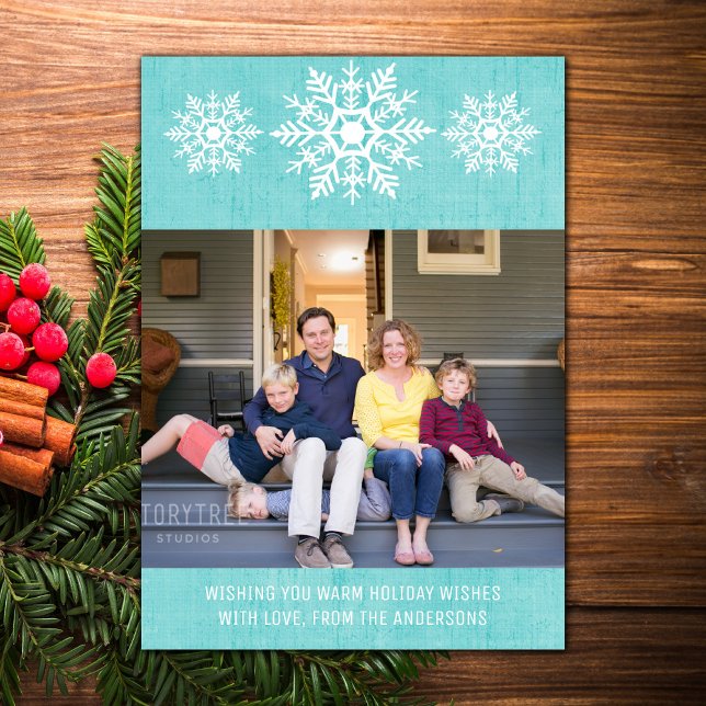 Tarjeta Festiva Foto de feriado de copas de nieve en Aqua Rustic (Aqua Rustic Snowflake Holiday Photo Card)