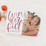 Tarjeta Festiva Foto de feriado de Navidades Maravillosos con letr<br><div class="desc">¡Es la época más maravillosa del año! Esta bonita tarjeta de fotos de Navidad muestra "maravilloso" escrito en caligrafía moderna con letras a mano con tu saludo de elección, nombre de familia y el año siguiente. A la derecha, hay un espacio para poner tu imagen favorita de este año. Las...</div>