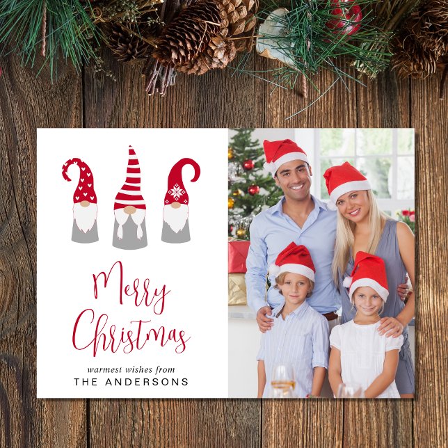 Tarjeta Festiva Foto de Gnomes navideños de Feliz (Share the love and warmth of the season with your personalized photo Christmas card)