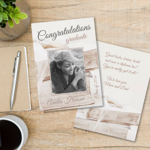 Tarjeta Festiva Foto de graduado de felicitaciones de pila de libr