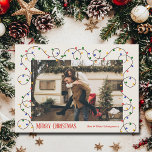 Tarjeta Festiva Foto de la cadena ligera de los navidades<br><div class="desc">Una cadena de luces rojas, verdes, amarillas y azules de los árboles de Navidad, y tu foto favorita con tus nombres y saludos con letras de moda, son una hermosa manera de enviar alegría de las vacaciones. Seleccione Matte para papel más pesado y alta definición para obtener la mejor calidad...</div>