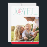 Tarjeta Festiva FOTO DE LA FAMILIA 2024 moderno elegante menta JOY<br><div class="desc">por kat massard >>> WWW.SIMPLYSWEETPAPERIE.COM <<< Un diseño elegante de tarjeta que presenta la cita "JOYFUL" con un tipo de guión elegante combinado con tipografía de serif y color liso en el reverso, lo que le da la oportunidad de escribir a mano un mensaje personal. ¡Con una foto en forma...</div>