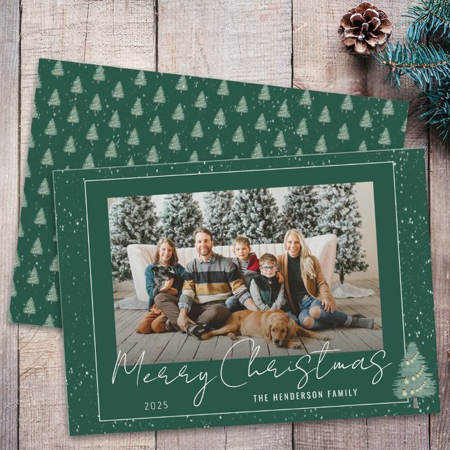 Tarjeta Festiva Foto de la familia de Navidades Snowy Woodland (Modern woodland snow festive tree light christmas family photo holiday card Whimsical elegant script)