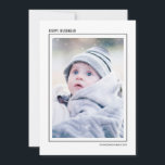 Tarjeta Festiva Foto de la familia Hanukkah feliz franqueada en bl<br><div class="desc">Elegantes y bonitas tarjetas de fotos son perfectas para todos tus amigos y familia esta temporada de vacaciones. Personalizar el texto "feliz hanukkah" con tu propio saludo y cambia el nombre de la familia y el año e intercambia la foto por una foto de tus hijos, mascota o toda la...</div>