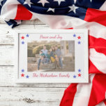 Tarjeta Festiva Foto de la familia Patriotic Stars<br><div class="desc">Tarjeta fotográfica familiar con estrellas patrióticas rojas y azules. Crédito de la foto: Photography © Storytree Studios,  Stanford,  CA. La imagen de plantilla debe reemplazarse con su propia foto</div>