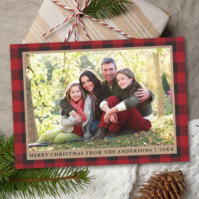 Tarjeta Festiva Foto de la familia Red Plaid Merry Christmas Kraft (Customize text size or text style.)