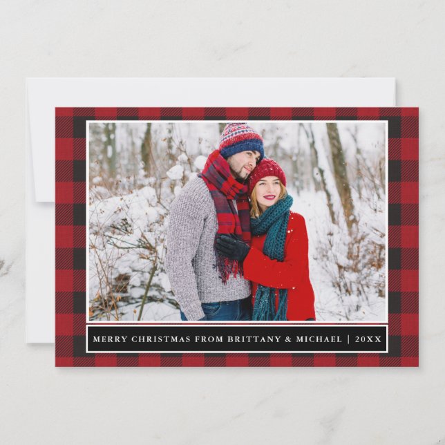 Tarjeta Festiva Foto de la pareja navideña Red Plaid Merry (Anverso)