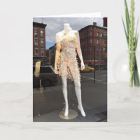 Foto de maniquí en escaparate de tienda de luces n