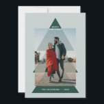 Tarjeta Festiva Foto de Navidades con un mínimo gráfico moderno<br><div class="desc">Moderno gráfico mínimo Navidades foto tarjeta de vacaciones. Negrita en el diseño de tendencias. Parte de una colección de vacaciones.</div>