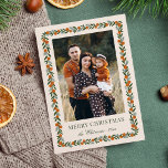 Tarjeta Festiva Foto de Navidades de marco de cítricos pintados po<br><div class="desc">Envíe elegantes y hermosos saludos de vacaciones a su familia y amigos con esta elegante tarjeta de foto de Navidad. Tiene un marco cítrico pintado a mano que contiene naranjas, hojas y brotes de pino. La parte posterior contiene más plantillas de texto para una mayor personalización. Los colores de fondo,...</div>