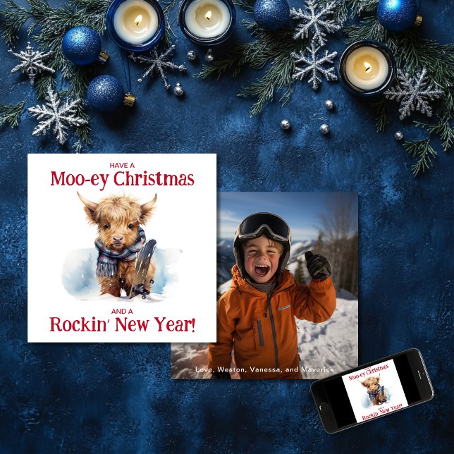 Tarjeta Festiva Foto de Navidades de Snowboard en Highland Cow (Subido por el creador)