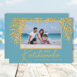 Tarjeta Festiva Foto de Navidades tropicales Mele Kalikimaka<br><div class="desc">Glamorosas caras de purpurina de oro falso en el fondo turquesa resaltan tu foto favorita en estas tarjetas de fotos navideñas. Mele Kalikimaka y sus nombres en la parte inferior con letras de moda. Alta definición para la mejor calidad. MÁS COLORES y estilo multifoto realizados para usted en nuestra colección....</div>