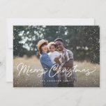 Tarjeta Festiva Foto de nieve navideña de Merry<br><div class="desc">Celebra las vacaciones con esta tarjeta de fotos navideña de moda que incluye escritura moderna y nevada.</div>