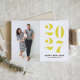 Tarjeta Festiva Foto del año nuevo 2027 con tipografía amarilla y