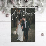 Tarjeta Festiva Foto del Boda de entubación de mano de merry<br><div class="desc">Original con letras a mano Merry con editable "y casado". Personalizar para añadir más texto o más fotos al reverso. También disponible en no Relieve metalizado</div>