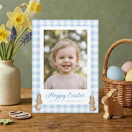 Tarjeta Festiva Foto del conejo de Pascua con cuadros azules
